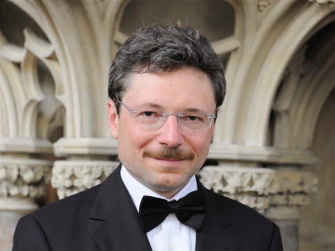 Professor Nowak spielt das Festkonzert zum 25-jährigen Jubiläum des Förderkreises. Foto: T.A.Nowak