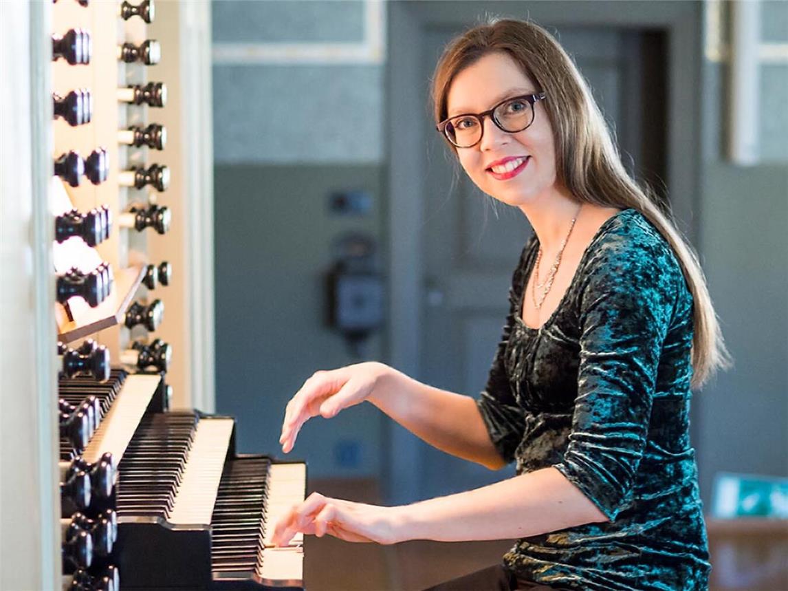 Professorin Anna Victoria Baltrusch aus Halle an der Saale beschließt den VI. Internationalen Orgelherbst in der Düffelt. Foto: Anna-Victoria Baltrusch
