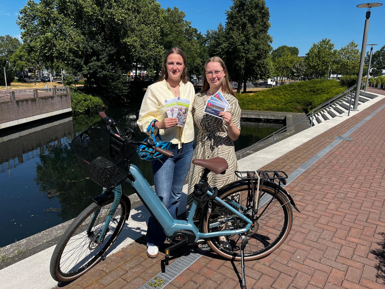 "Radtour entlang des Rheins mit Sarah Stricker und Antonia Pieper, organisiert von WfG Emmerich und WTM Kleve"