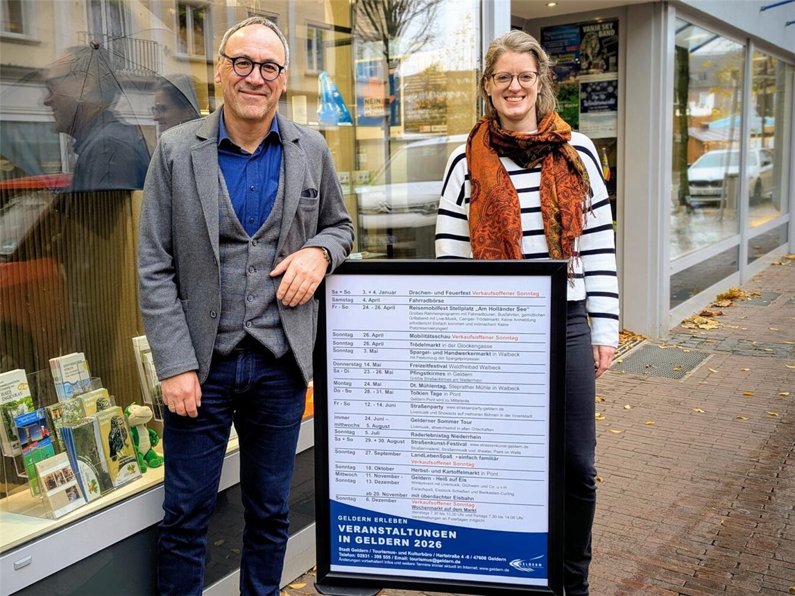 Rainer Niersmann und Citymanagerin Anne Klatt freuen sich auf viele interessierte Bürger und Touristen, die sich zum Gelderner Stadtgeschehen informieren möchten. NN-Foto: J. Kurschatke