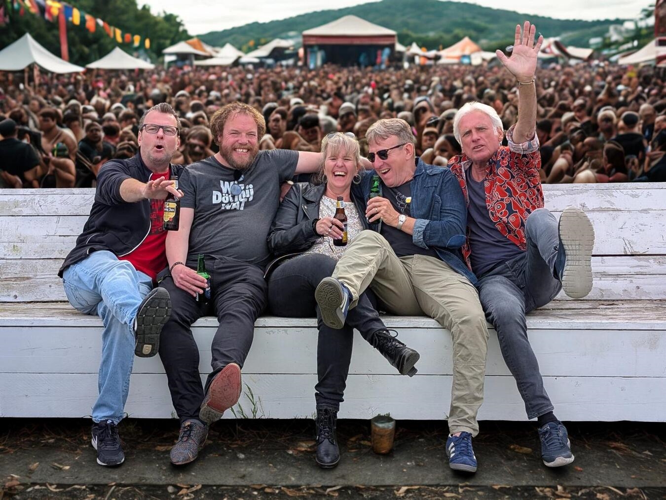 "Ramshackle Band mit Frontfrau im Culucu, Konzertauftritt, Live-Musik-Event, starke Performance"