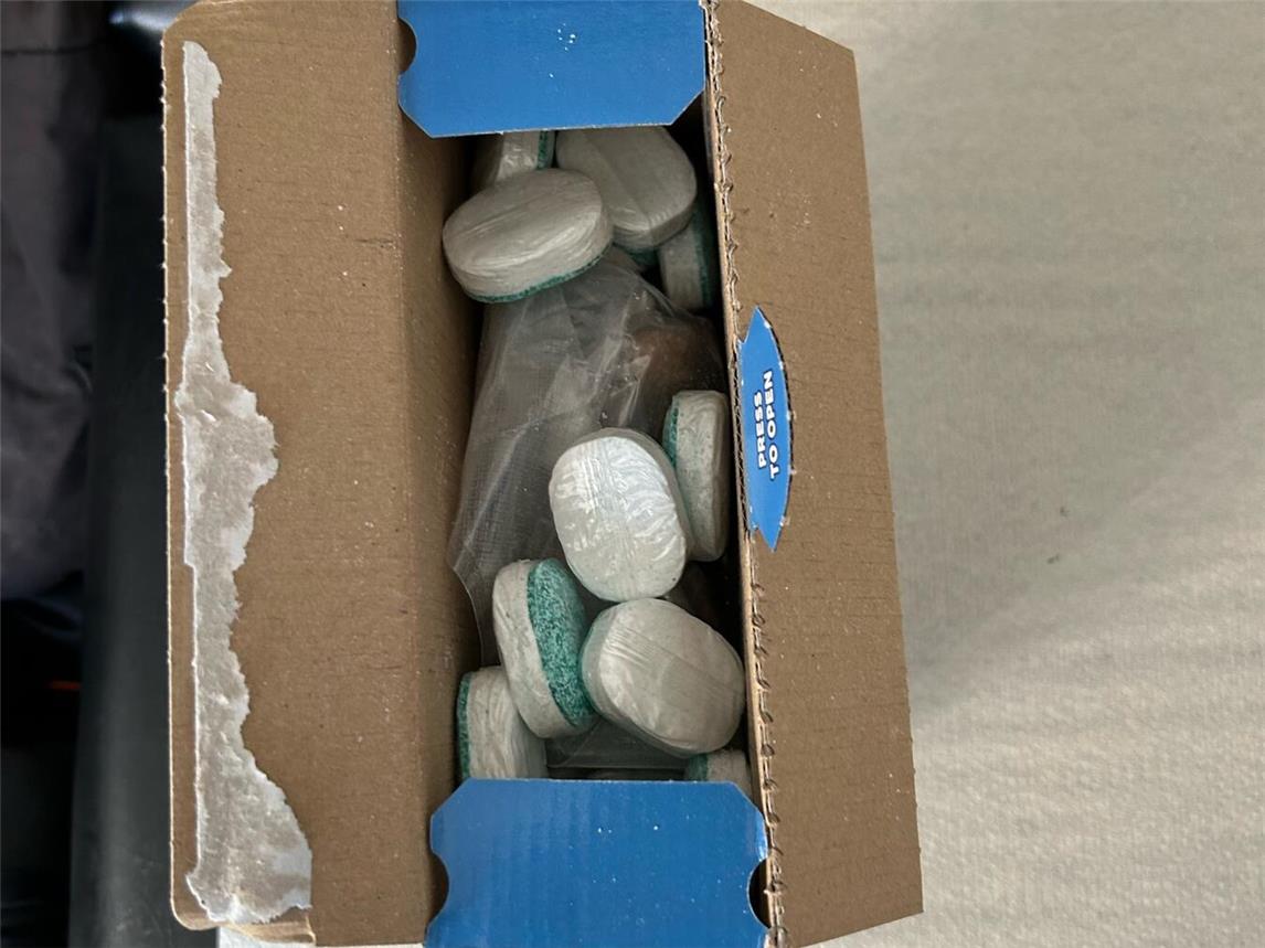 Rauschgift zwischen Geschirrspültaps fanden die Zöllner bei der Kontrolle in Emmerich. Foto: Hauptzollamt Duisburg