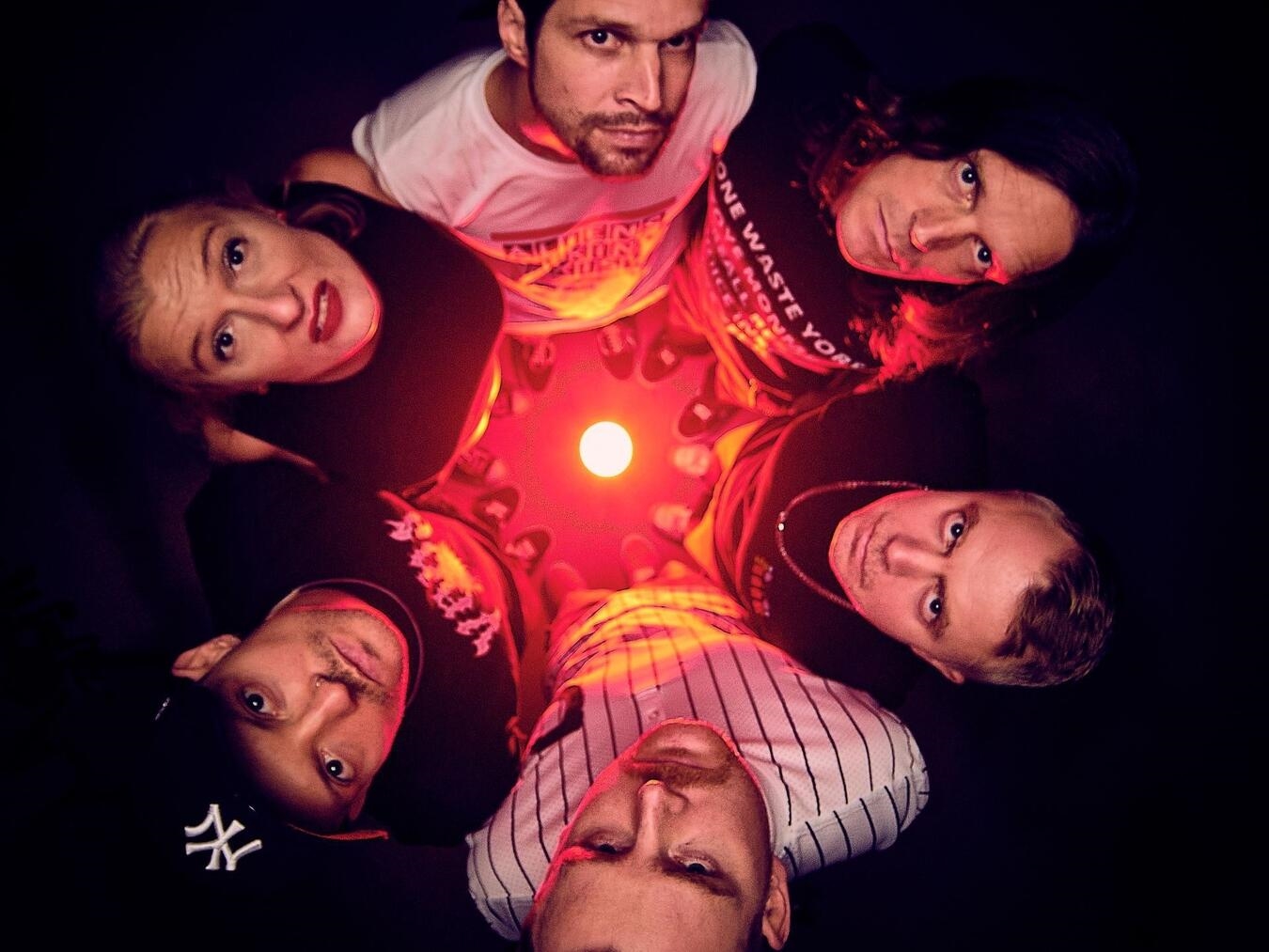 Red Cups sind der Garant für eine mitreißende 90s/2000s Tribute Show. 