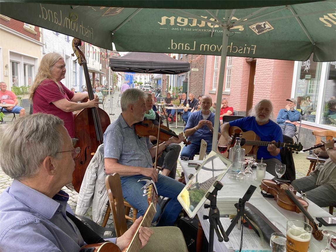 Regelmäßig treffen sich die Musiker zur Session in Wachtendonk.Foto: privat
