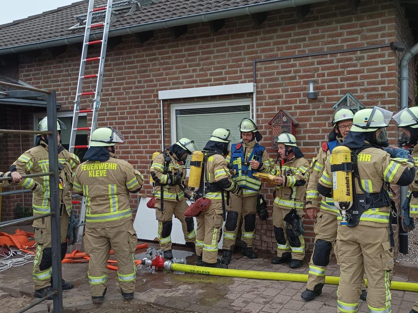 Regelmäßige Übungen helfen den Einsatzkräften, auf besondere Umstände vorbereitet zu sein. Foto: Feuerwehr Kleve