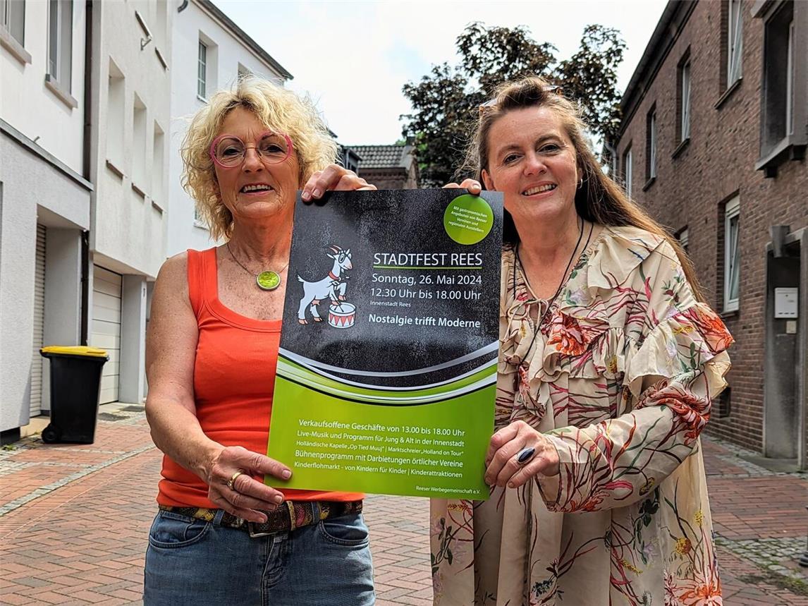 Renate Bartmann (l.) und Sandra Kimm-Hamacher stellen das Programm des diesjährigen Reeser Stadtfestes vor.Foto: J.Kurschatke