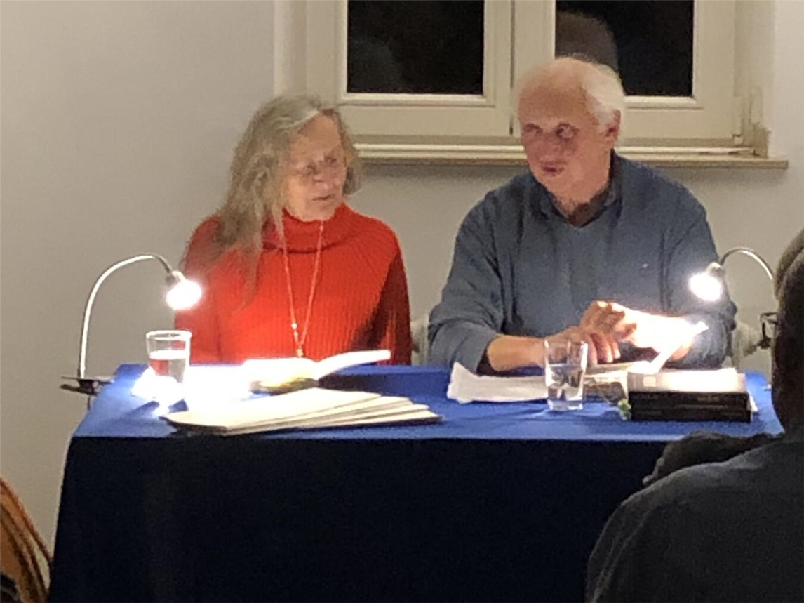 Renate Wirth und Thomas Hesse lesen am 10. September in der Reeser Stadtbücherei aus ihrem neuen Niederrheinkrimi „Der Wolfshund“. Foto: Stadt Rees