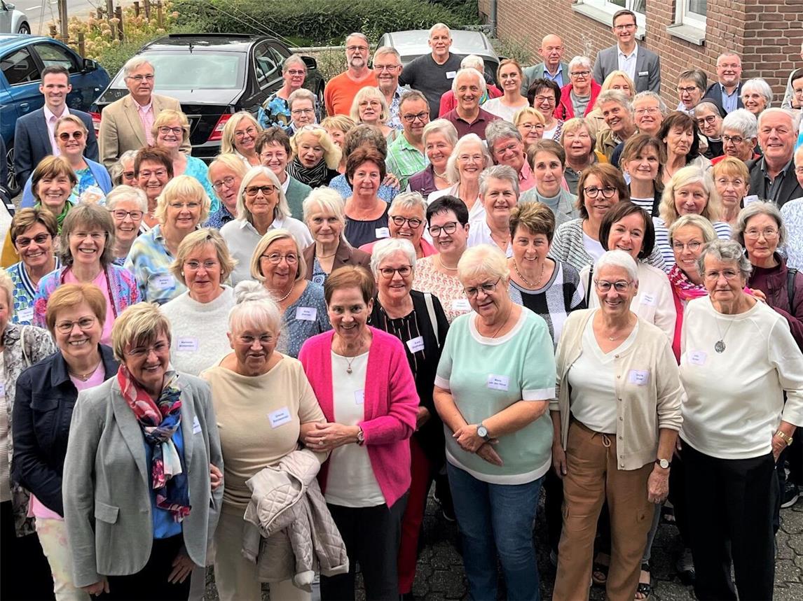 Rentner und Neurentner sowie langjährige Mitarbeitende des Gesundheitscampus St.-Clemens Geldern trafen sich zu einer stimmungsvollen Jubilarfeier.Foto: St.-Clemens-Hospital