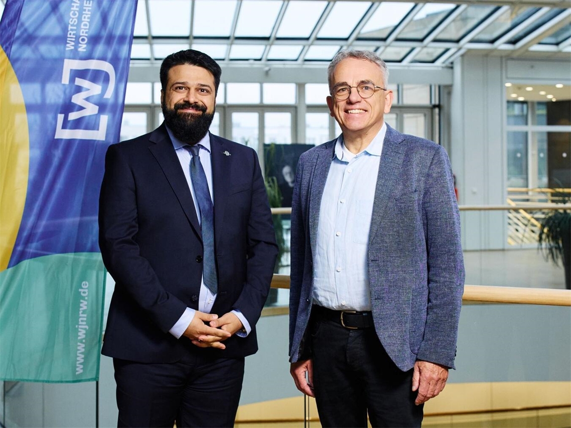 "Reza Abdi und Dr. Volkhard Wille im Düsseldorfer Landtag, Wirtschaftsjunioren NRW Event."