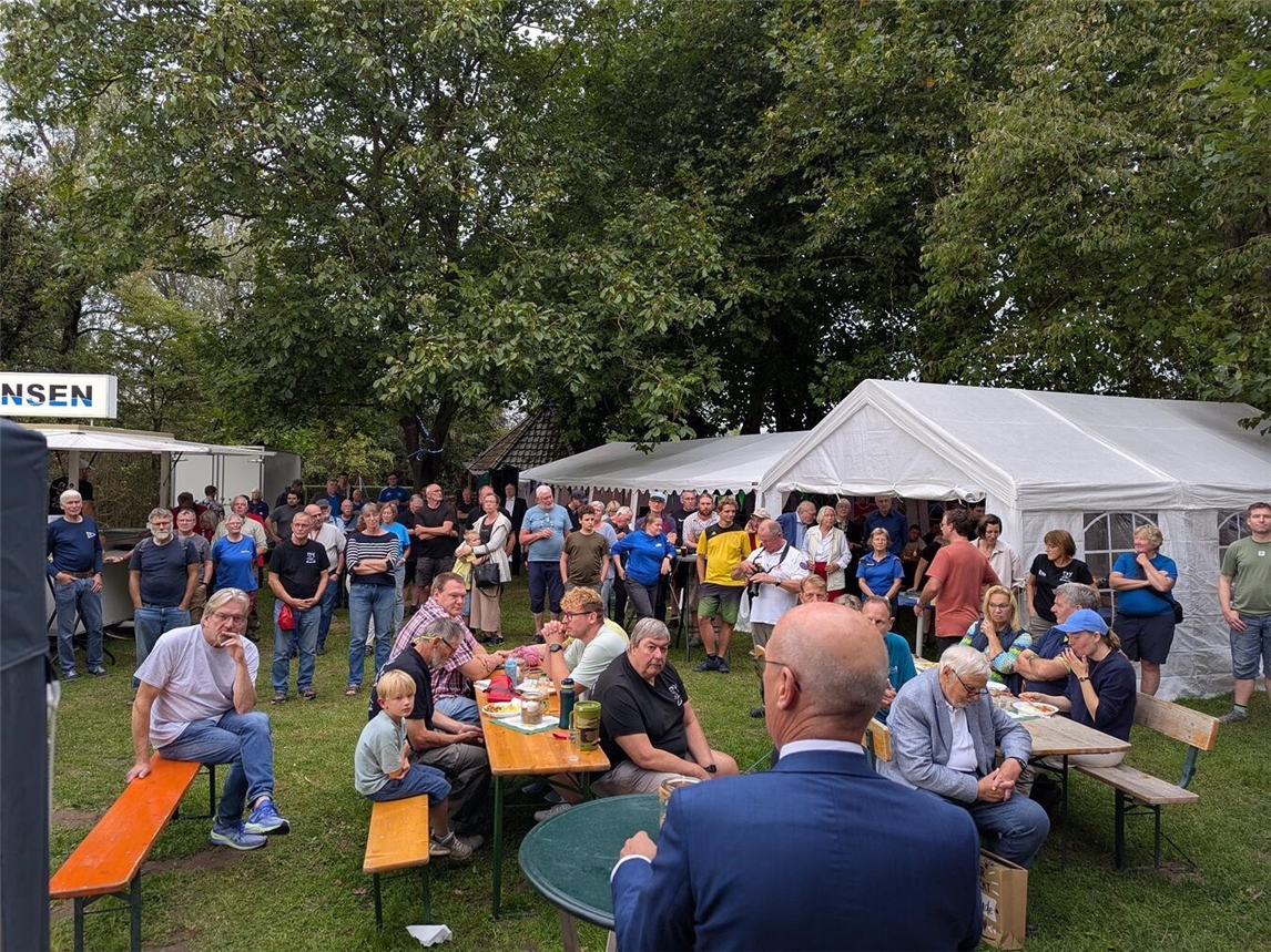 Richtig voll war es bei der Jubiläumsfeier des Emmericher Kanu Vereins. Foto: Emmericher Kanu Verein