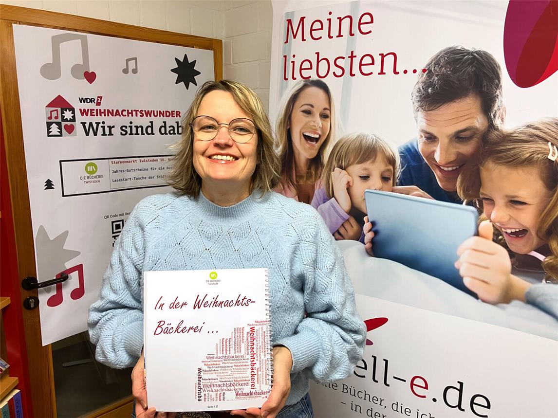 Rita Spitz-Lenzen freut sich, dass durch den Verkauf des Kochbuchs viele Spenden zusammengekommen sind.Foto: Bischöfliche Pressestelle / Christian Breuer