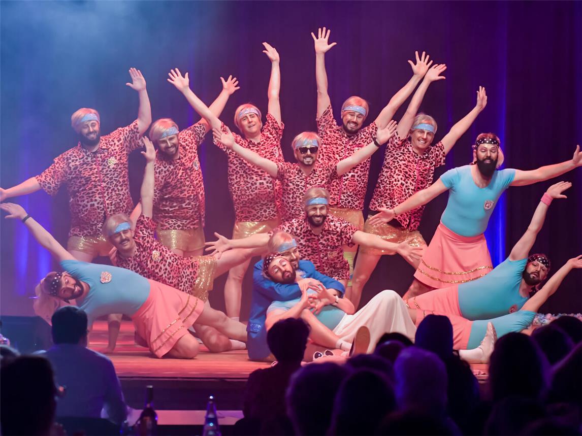 „Rocket Dancing“ aus Straelen kamen als Barbie und Ken. NN-Foto: Gerhard Seybert