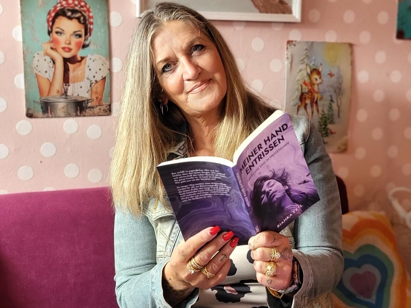 "Rosa Haus von Bianka Ertl in Haldern, symbolisch für Neuanfang nach schweren Zeiten, Foto von Michael Bühs"