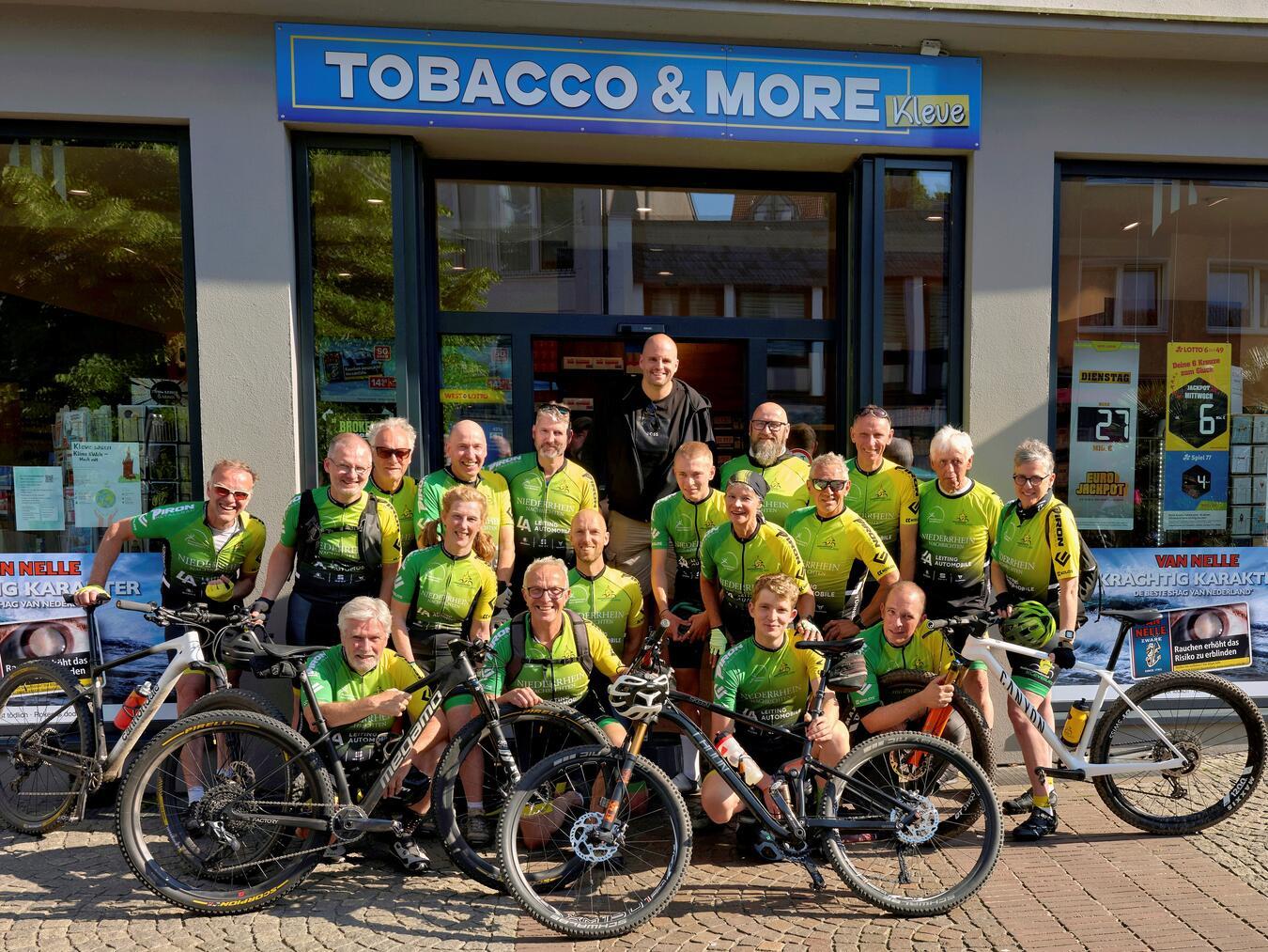 RRG-Sportler mit Hauptsponsor Ingo Marks. Foto: Michael Hermann/ Photo Porst