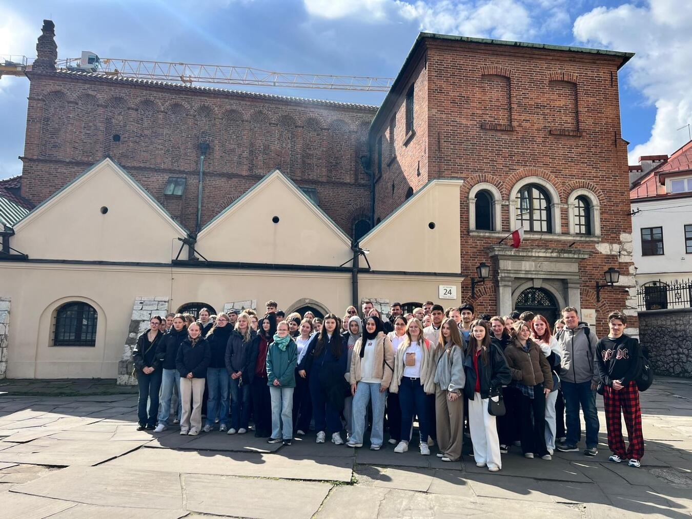 "Gruppe von Schülern des Berufskollegs Kleve bei Bildungsfahrt in Berlin, Auschwitz und Krakau."
