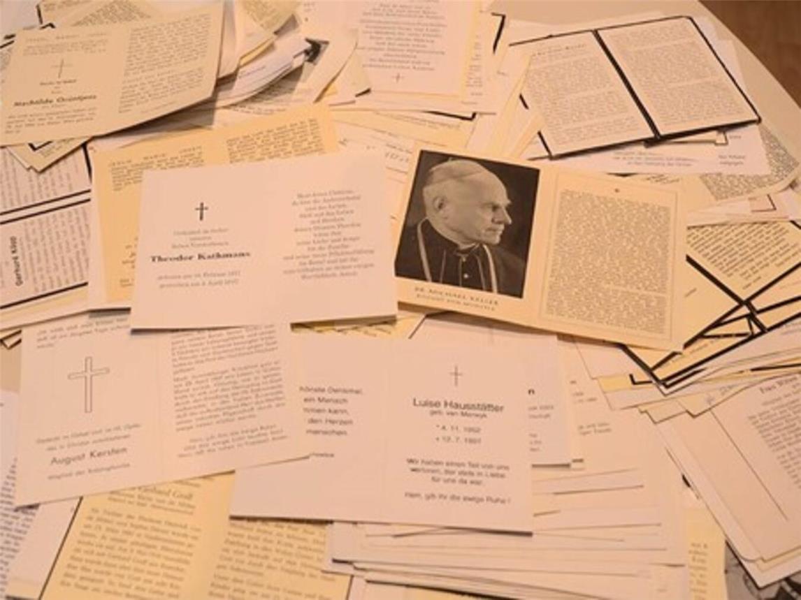 Rund 80.000 Totenzettel umfasst die Sammlung von Martin Wennekers derzeit. Foto: privat