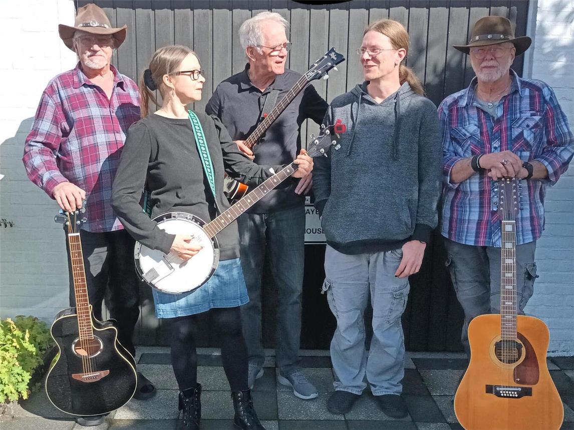 Rusted Finger sind Wolfgang Klemm, Hans Klingenberg, Claas Klingenberg, Michaela Koenen und Peter Anders. Foto: Rusted Finger