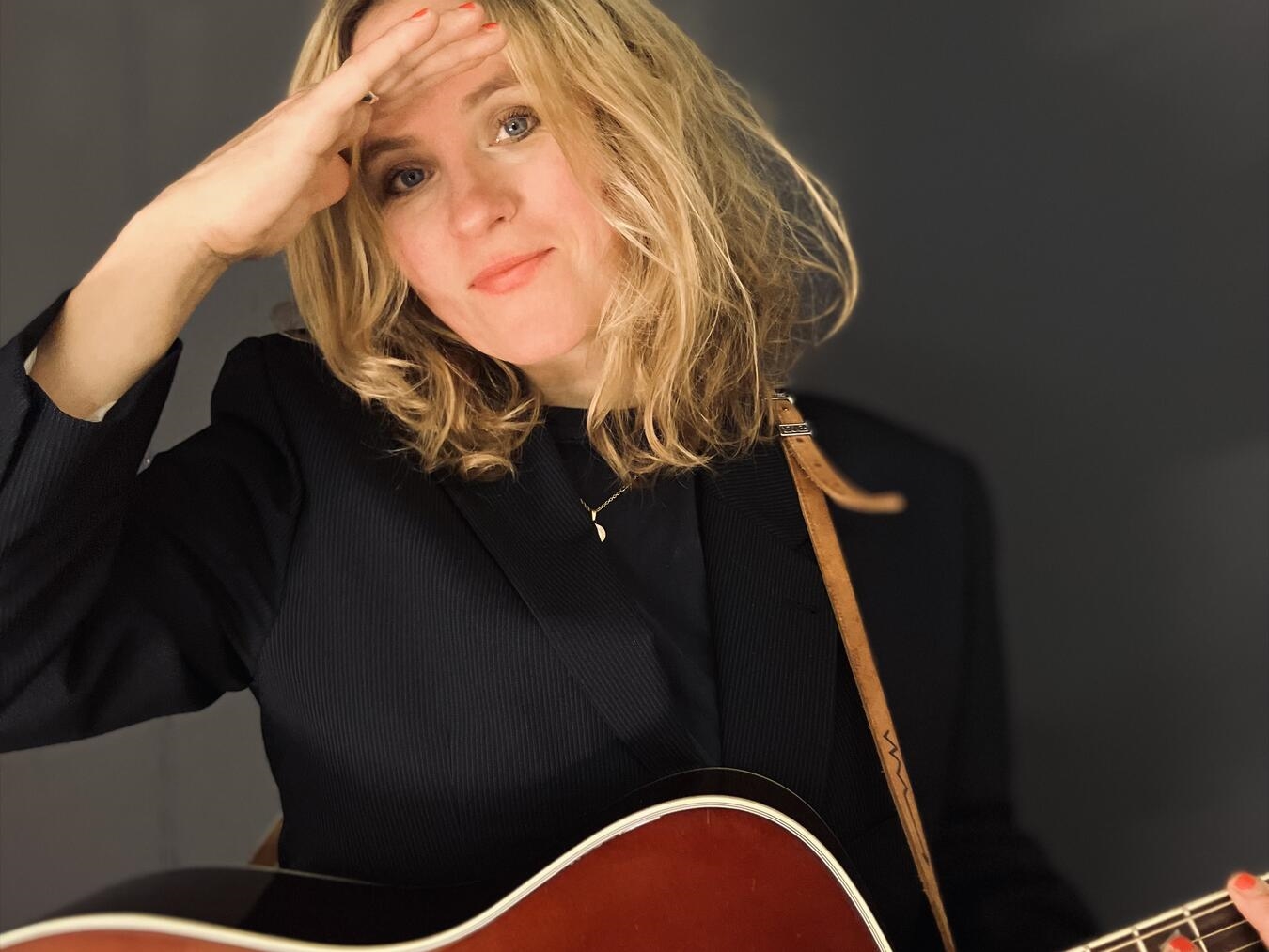 Sarah Brendel liest in Uedem aus „Das Kleinste ist nicht zu klein“ und singt eigene Lieder. Foto: privat