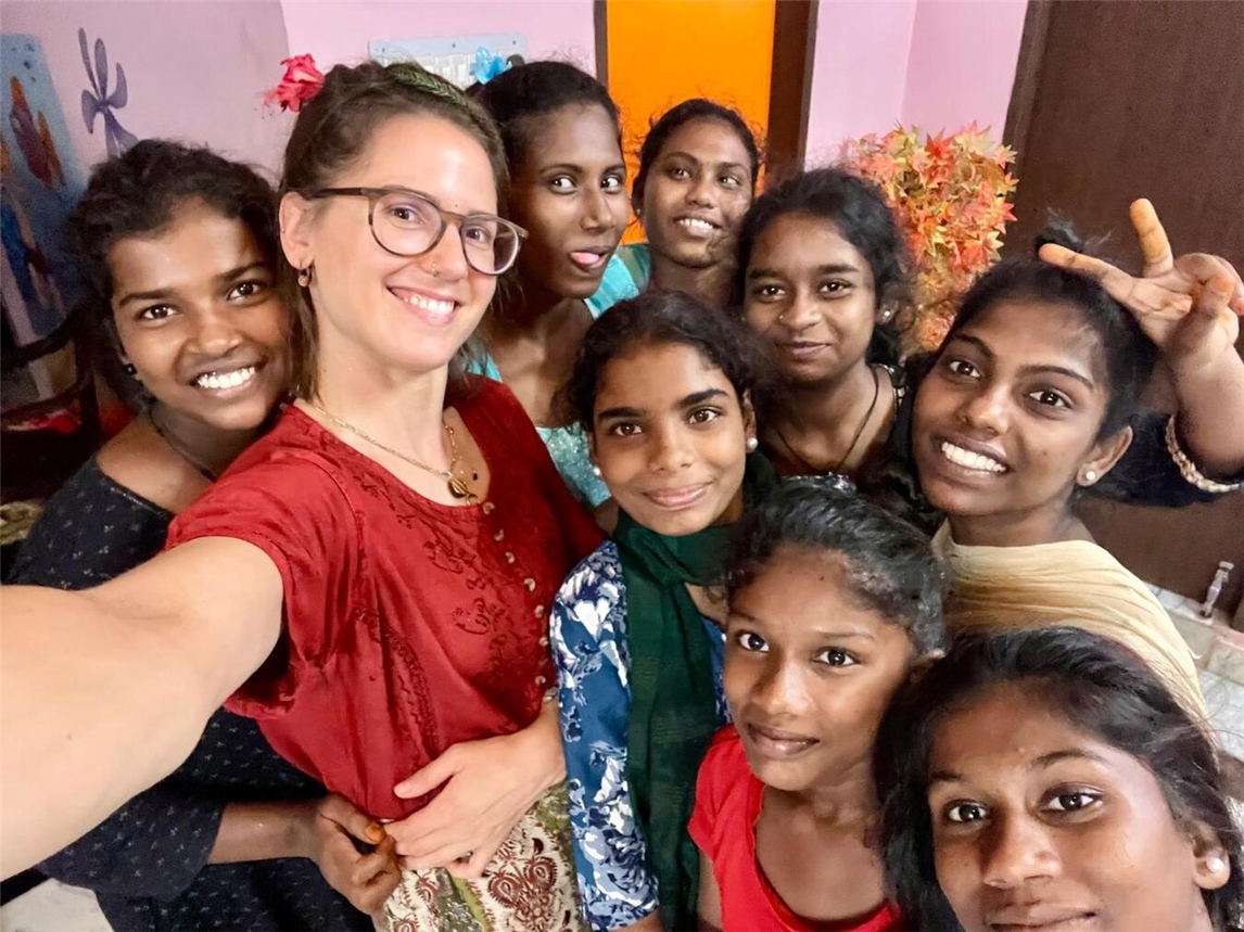 Sarah Hamberger zu Gast im Karunai-KInderhaus.Fotos: privat