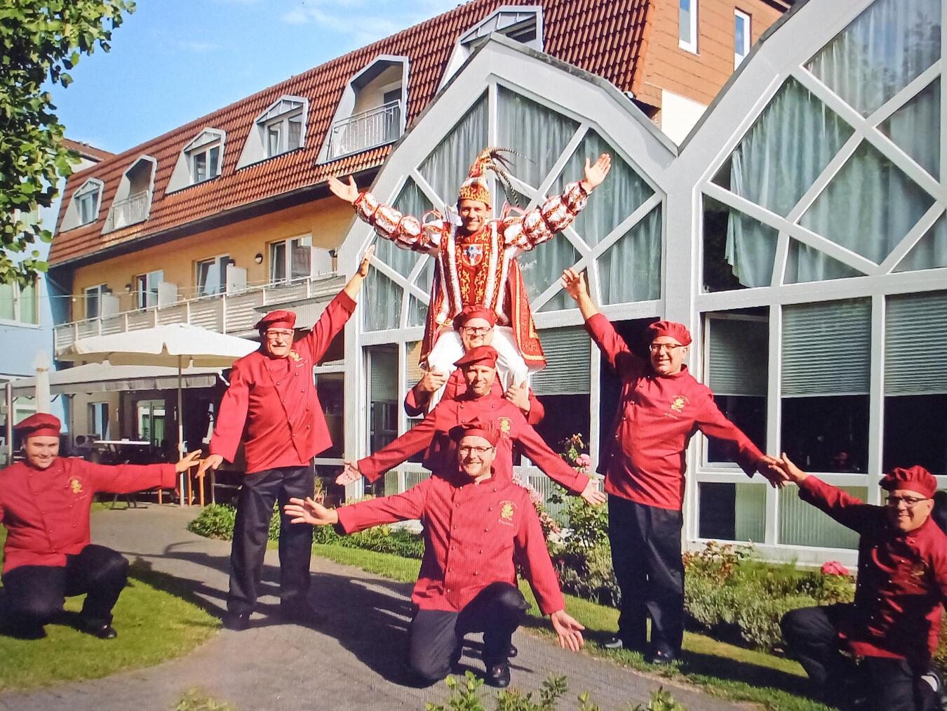 Sascha I. und seine Gardeköche sind mit vollem Einsatz dabei. Foto: privat