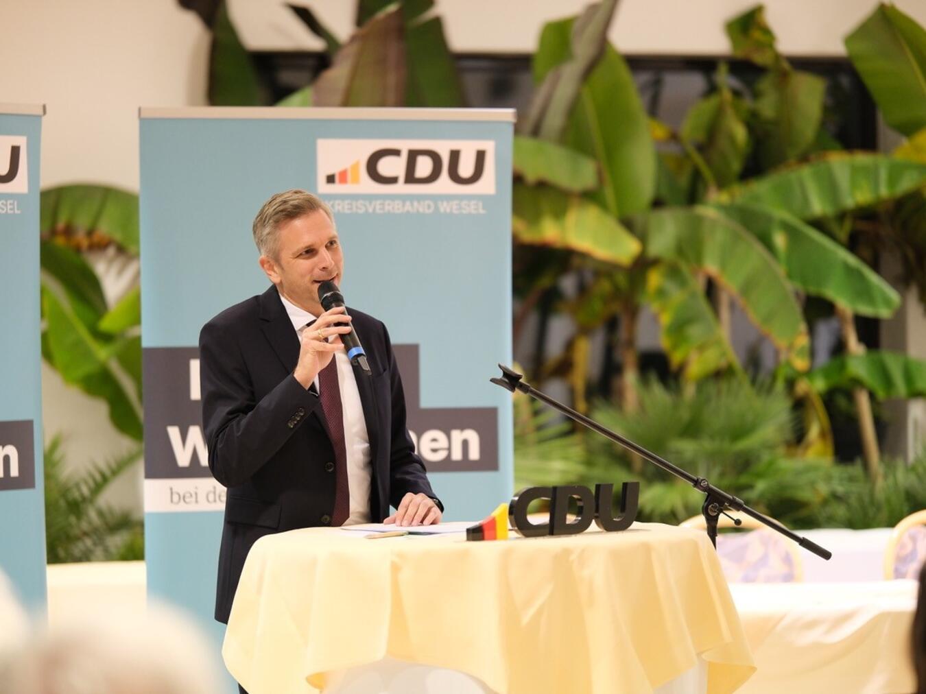 Sascha van Beek ist offiziell Bundestagskandidat der CDU Sascha van Beek bei seiner Rede. Foto: CDU
