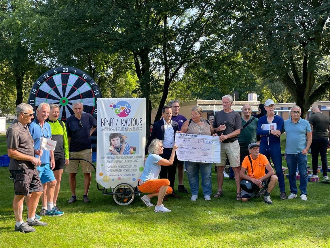 Scheckübergabe an die Tafel in Duisburg.Foto: privat