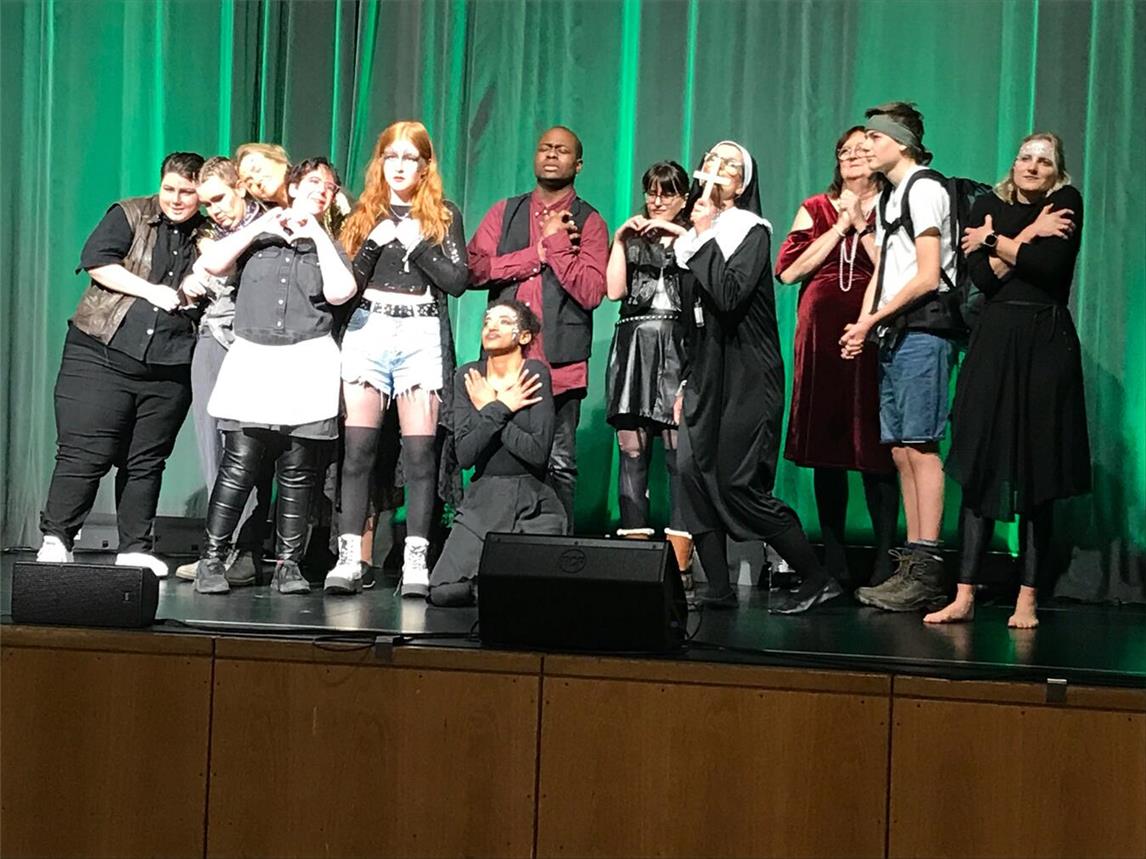 „Schillers Räuber“ in der Fassung der TheaterWerkstatt von Haus Freudenberg sind Gegenstand von je einer Aufführung in Kevelaer, Kleve und Geldern. NN-Foto: Kerstin Kahrl