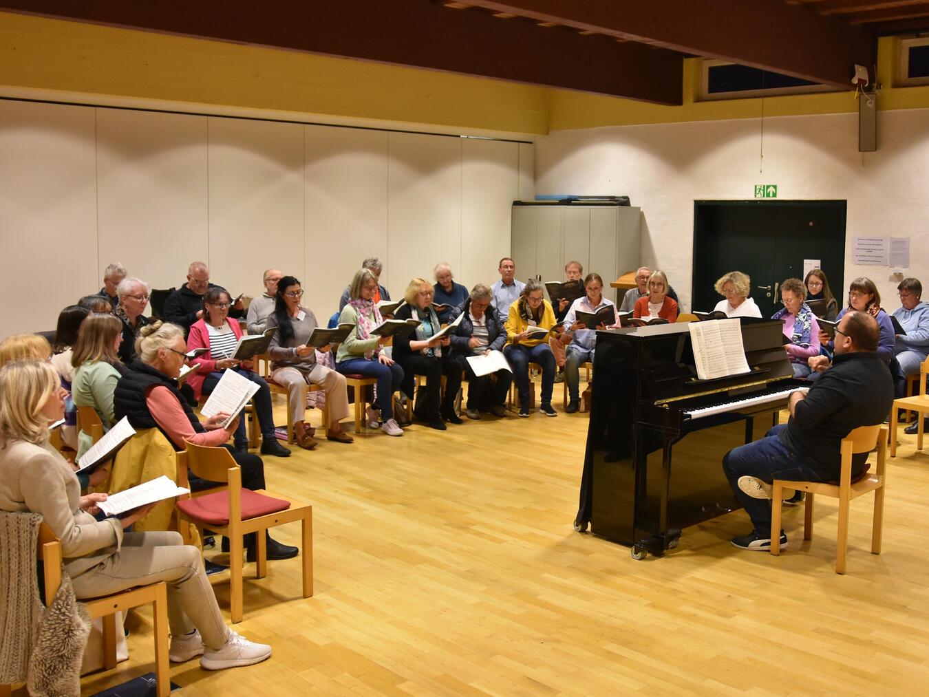 Schon eifrig geprobt wird für das Konzert am 17. Mai.Foto: privat