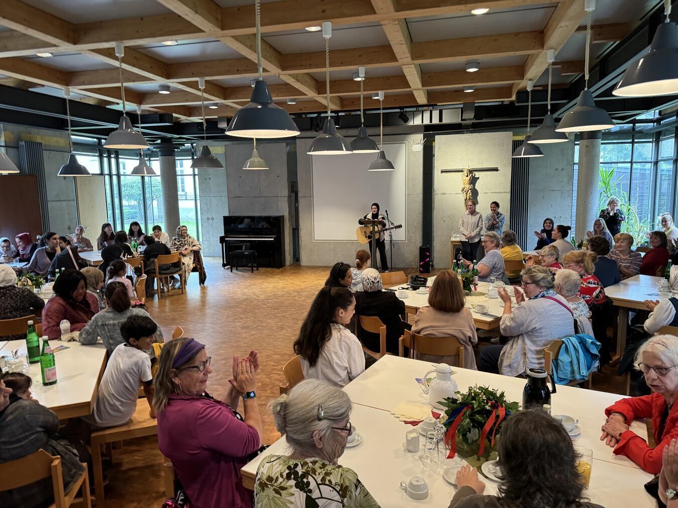 "Interkulturelles Frauenfest in Geldern, viele Besucherinnen, Stadt Geldern/Bercker"