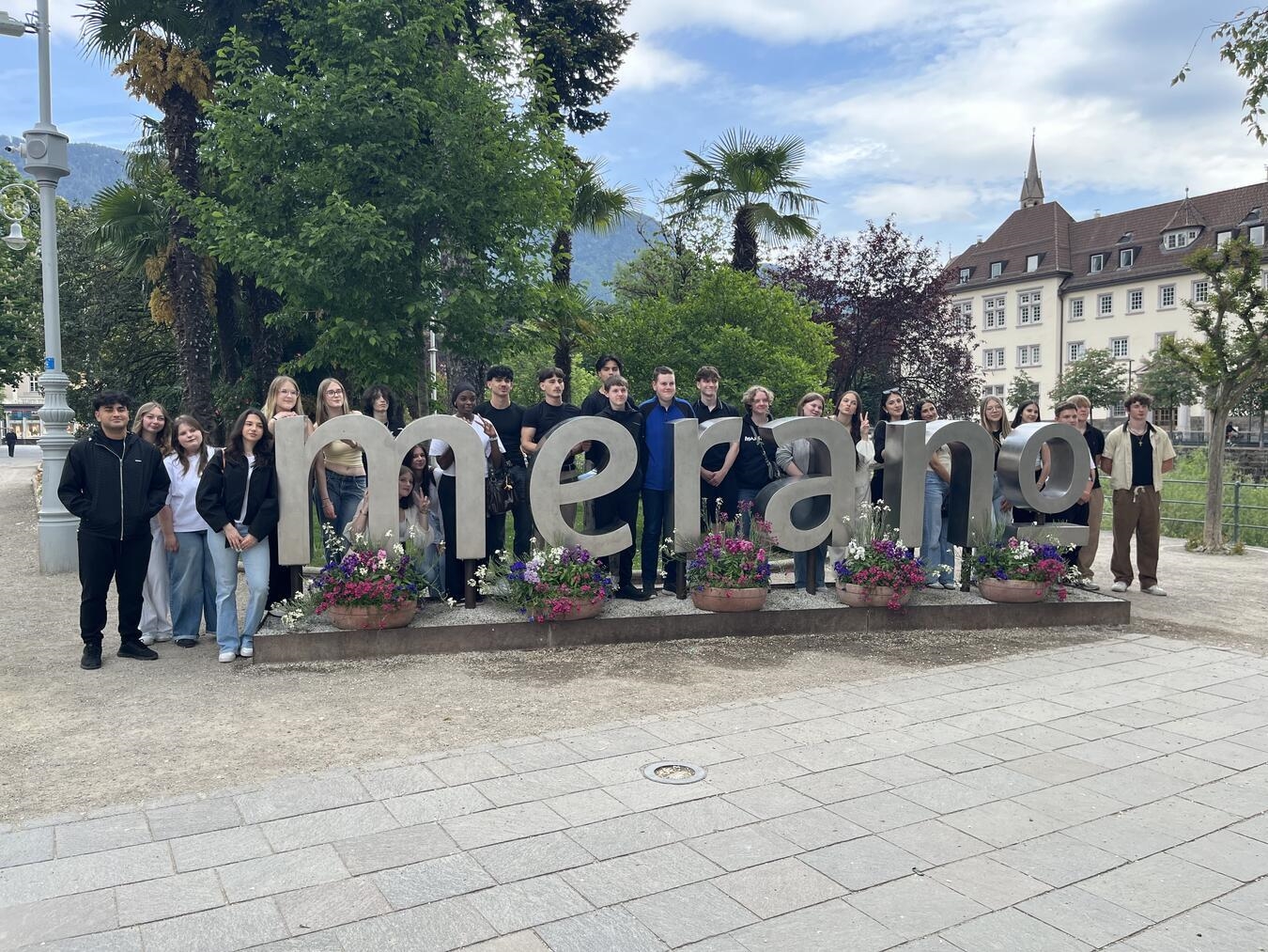 "Schüleraustausch: Gymnasiasten der Joseph Beuys Gesamtschule besuchen Partnerschule in Südtirol"