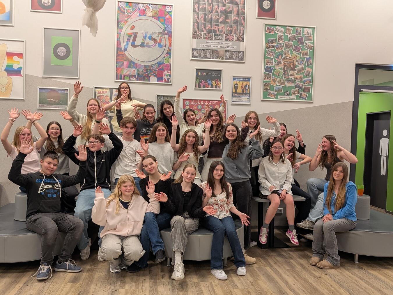 "Schüler der Klassen 8 und 9 mit französischen Austauschpartnern im Jugendzentrum Straelen"