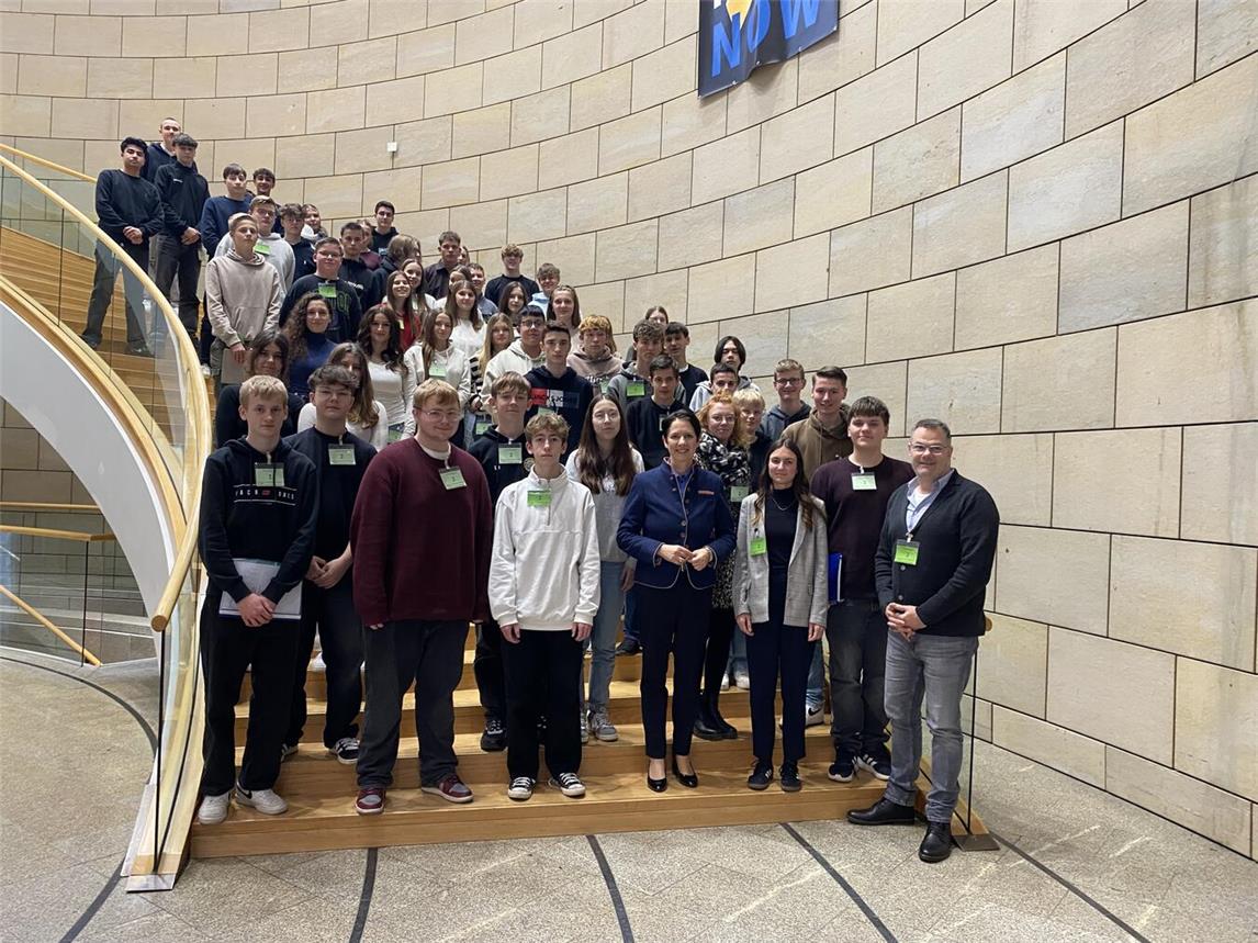 Schüler der Realschule Rees waren jetzt zu Besuch im DüsseldorferLandtag. Foto: Realschule Rees