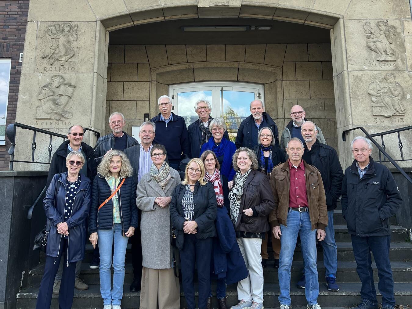 Schüler des Amplonius-Gymnasiums trafen sich jetzt 50 Jahre nach ihrem Abitur, um Erinnerungen auszutauschen und Freundschaften aufzufrischen. Foto: privat