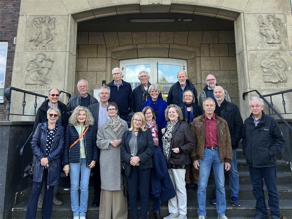 Schüler des Amplonius-Gymnasiums trafen sich jetzt 50 Jahre nach ihrem Abitur, um Erinnerungen auszutauschen und Freundschaften aufzufrischen. Foto: privat