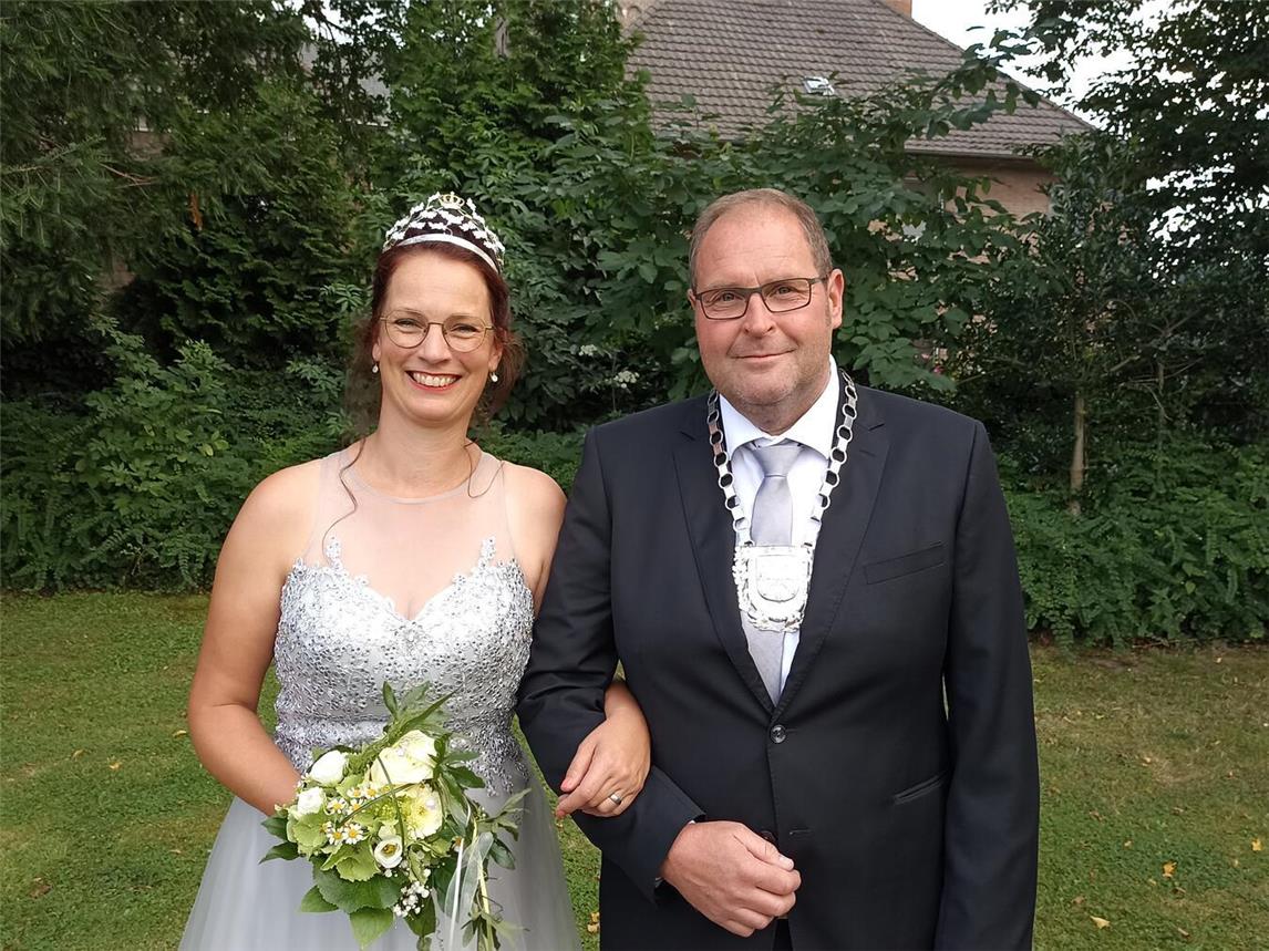Schützenkönig Frank Ferber mit Königin Michaela Scheepers. Foto: BSV Mehr 1484