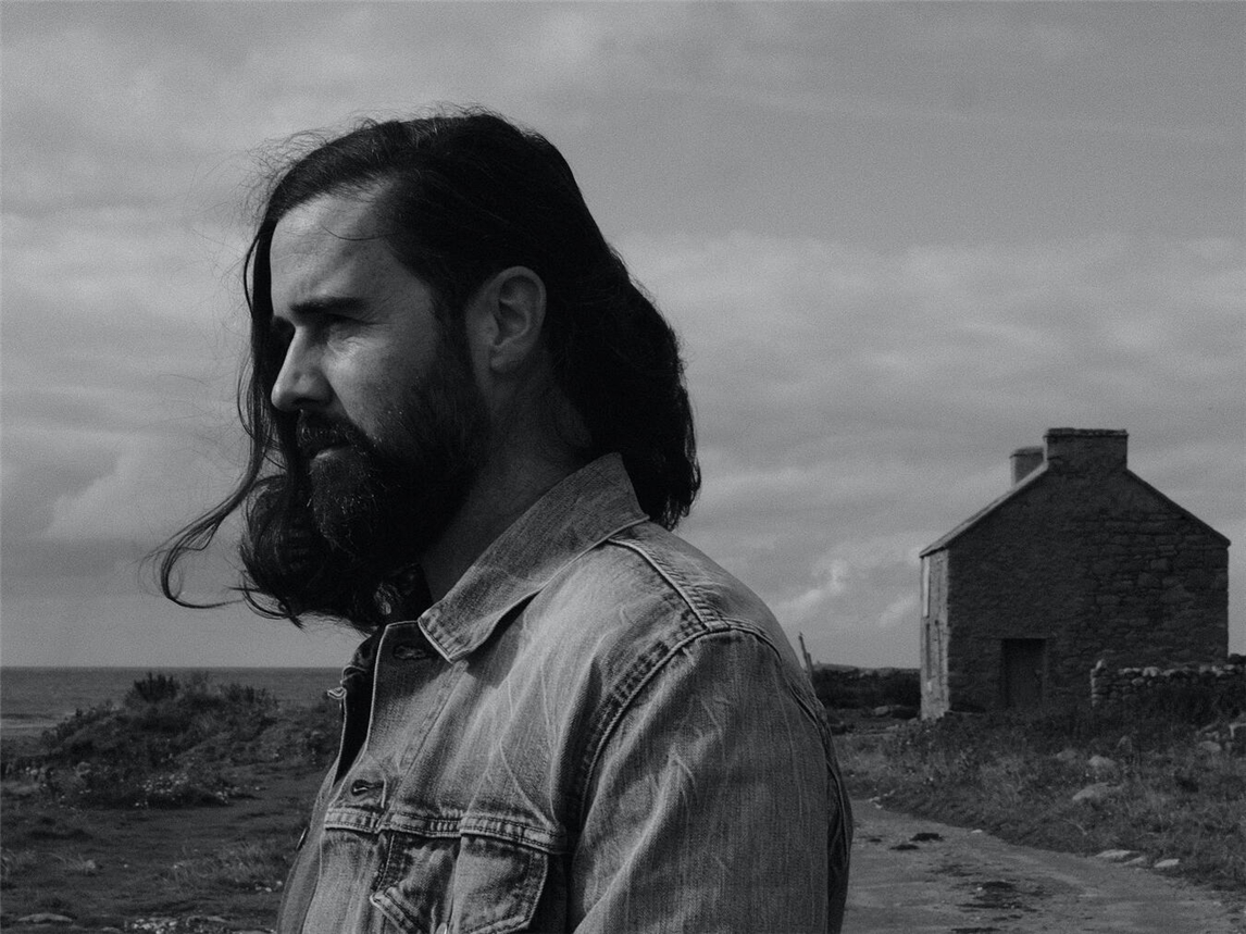 Seán Feeny hat seine vierte Single „Tír Mór“ veröffentlicht. Foto: Charlie Joe Doherty