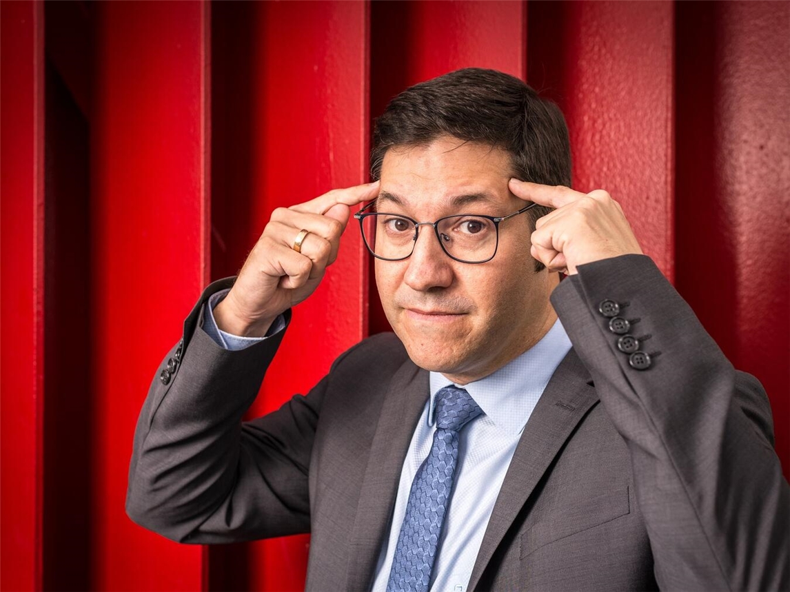 Sebastian Jacoby ist in der ARD-Quizshow „Gefragt – Gejagt“ einer der Järger. Im März kommt er zum Kneipenquiz nach Xanten. Foto: André Müller