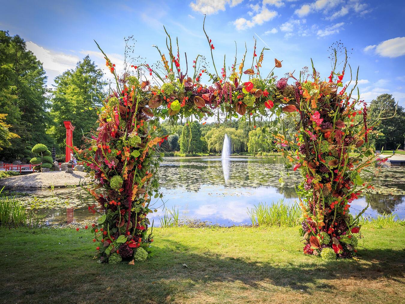 Sechs Tage lang dreht sich alles in den Schlossgärten um Blumen. Florale Kunstwerke können in den Gärten des Parks und im Schloss bewundert werden. .Fotos: Schlossgärten Arcen