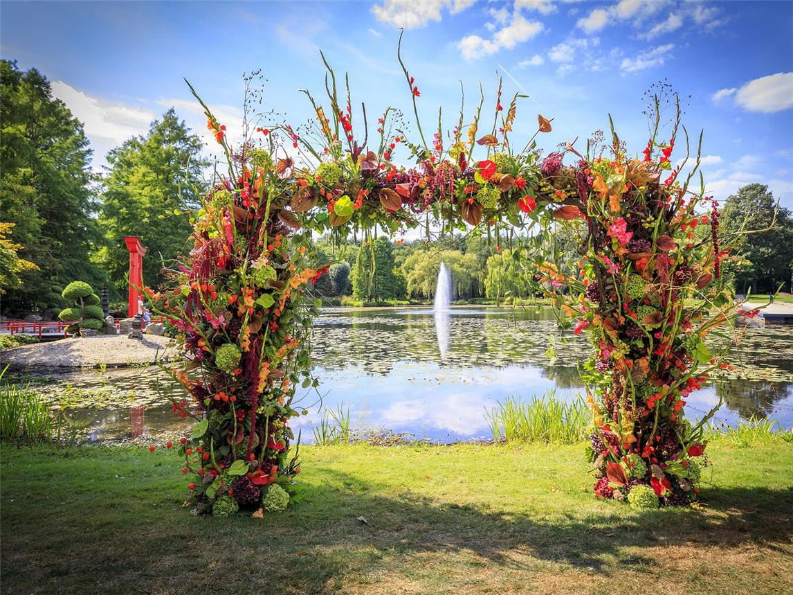 Sechs Tage lang dreht sich alles in den Schlossgärten um Blumen. Florale Kunstwerke können in den Gärten des Parks und im Schloss bewundert werden. .Fotos: Schlossgärten Arcen