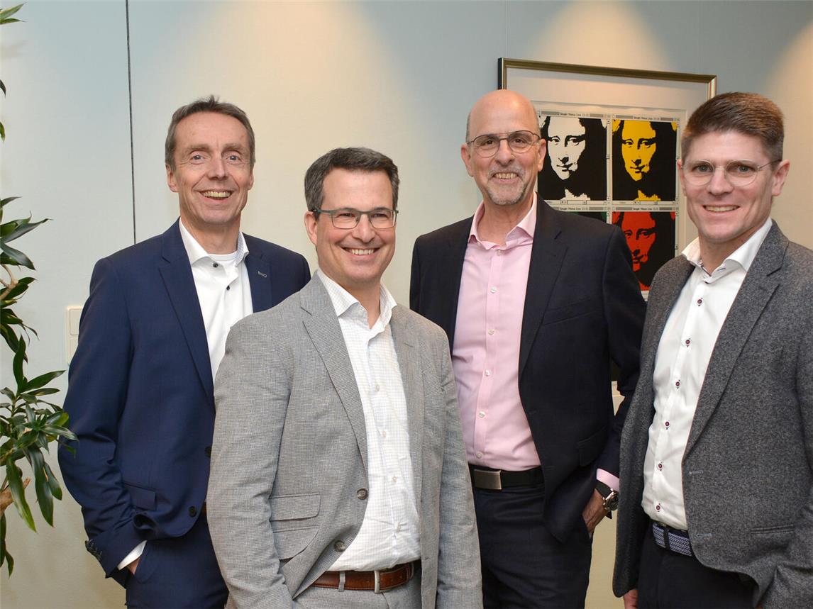 Sehen in der Zusammenarbeit neue Chancen (v.l.): Wilfried Röth (SK Rhein-Maas), Dr. Ansgar Schleicher (S-UBG), Bernhard Kugel (S-UBG), Marcus Longerich (SK Neuss). Foto: Andreas Woitschützke