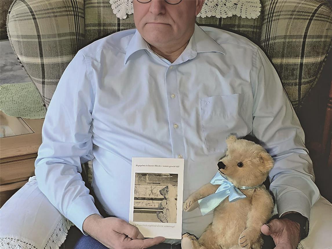 Sein Teddy war für Dietmar Schmitz der einzige Seelentrost in schweren Kindertagen. Foto: privat