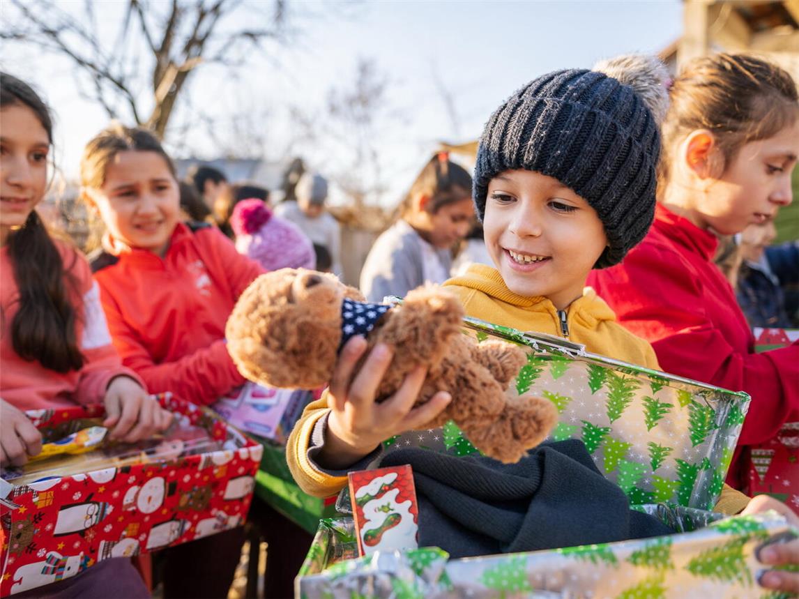 Seit 1993 wurden im Rahmen der Aktion über 220 Millionen Geschenkkartons auf die Reise zu Kindern in mehr als 170 Ländern und Regionen gebracht. Foto: WiS