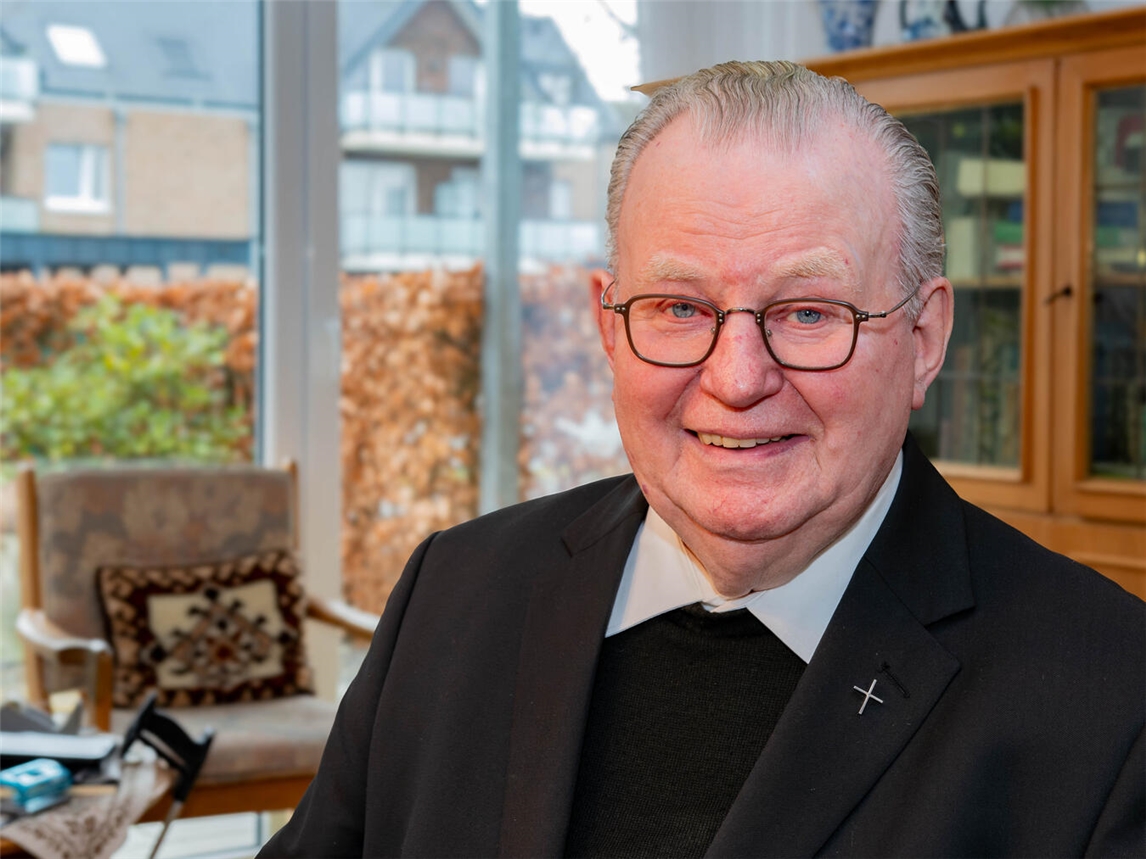 Seit 65 Jahren ist Günter Leuken Priester – das Eiserne Weihejubiläum feiert er am 1. Februar in Elten. Foto: Bischöfliche Pressestelle/Christian Breuer