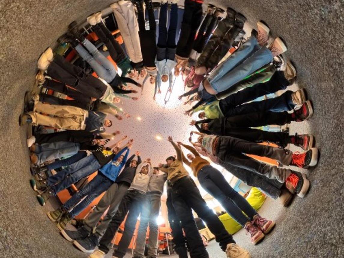 Selbst zur Kamera greifen und einen eigenen 360°-Film im Museum Schloss Moyland drehen – das wird in diesem Workshop mit dem Team der filmothek der jugend NRW möglich. Foto: filmothek der jugend nrw