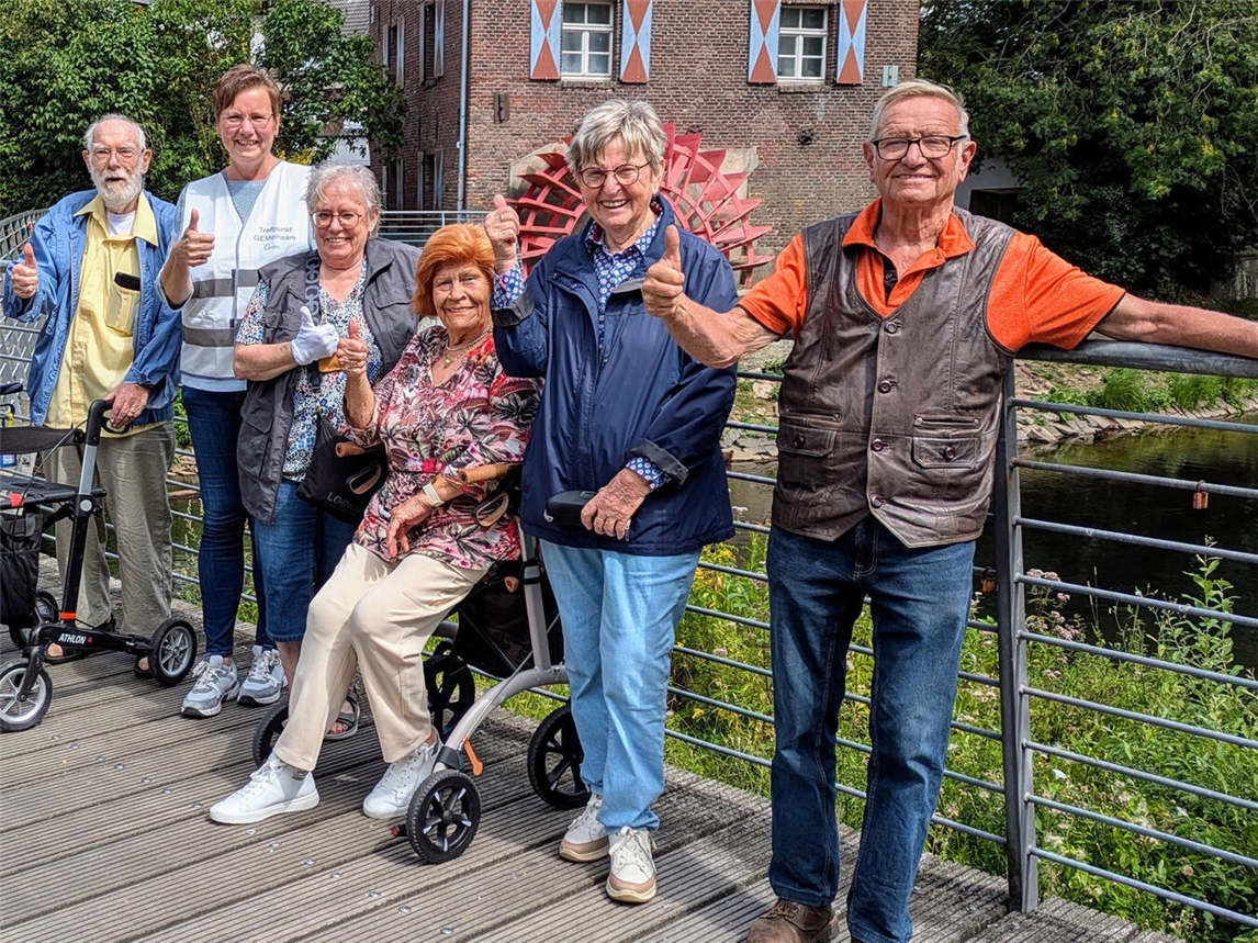 Seniorenspaziergang an der Susbrücke. Foto: Stadt Goch