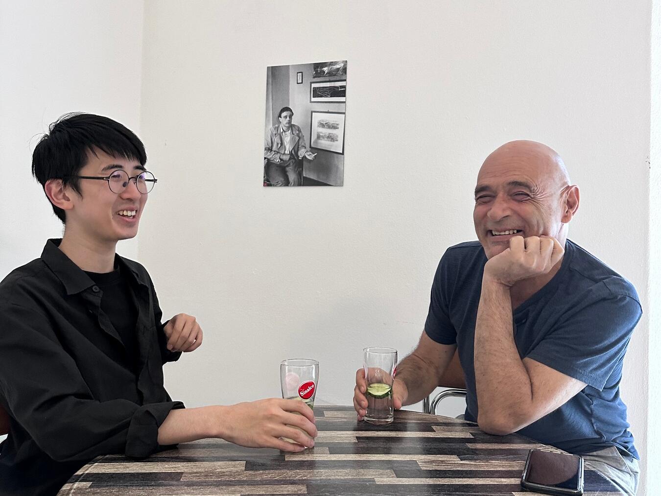 Serge le Borgne (r.) und Billy Zhao vom Marina Abramovic Institute laden zu einem Workshop über die Abramovic-Methode ins Museum Schloss Moyland ein.Foto: Stiftung Museum Schloss Moyland