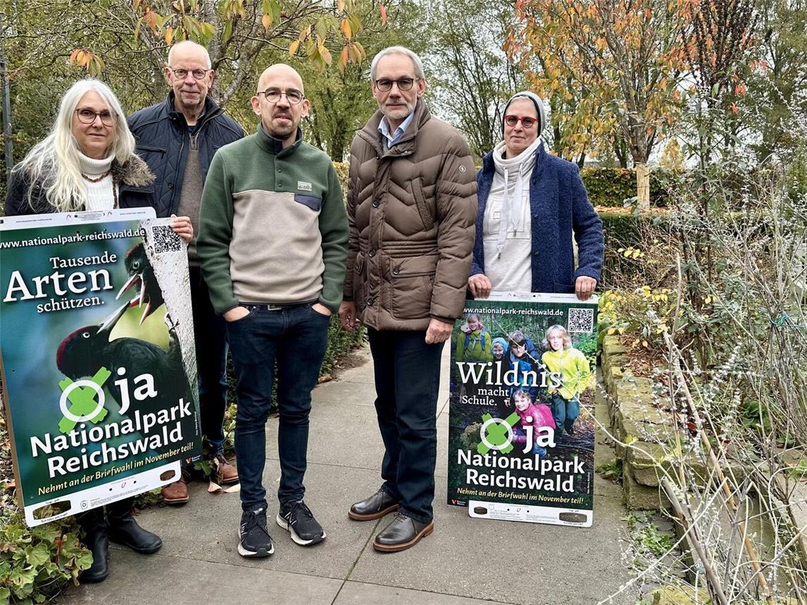 Setzen sich für den Nationalpark Reichswald – auch aus touristischen Gründen – ein: Gaby Willenberg, Bernd Thönnesen (beide Internationalpark Reichswald), Michael Große Holtforth (Landhaus Beckmann), Thomas Koralic (Dehoga) und Karola Heesen (Internationalpark Reichswald; v.l.) NN-Foto: SP