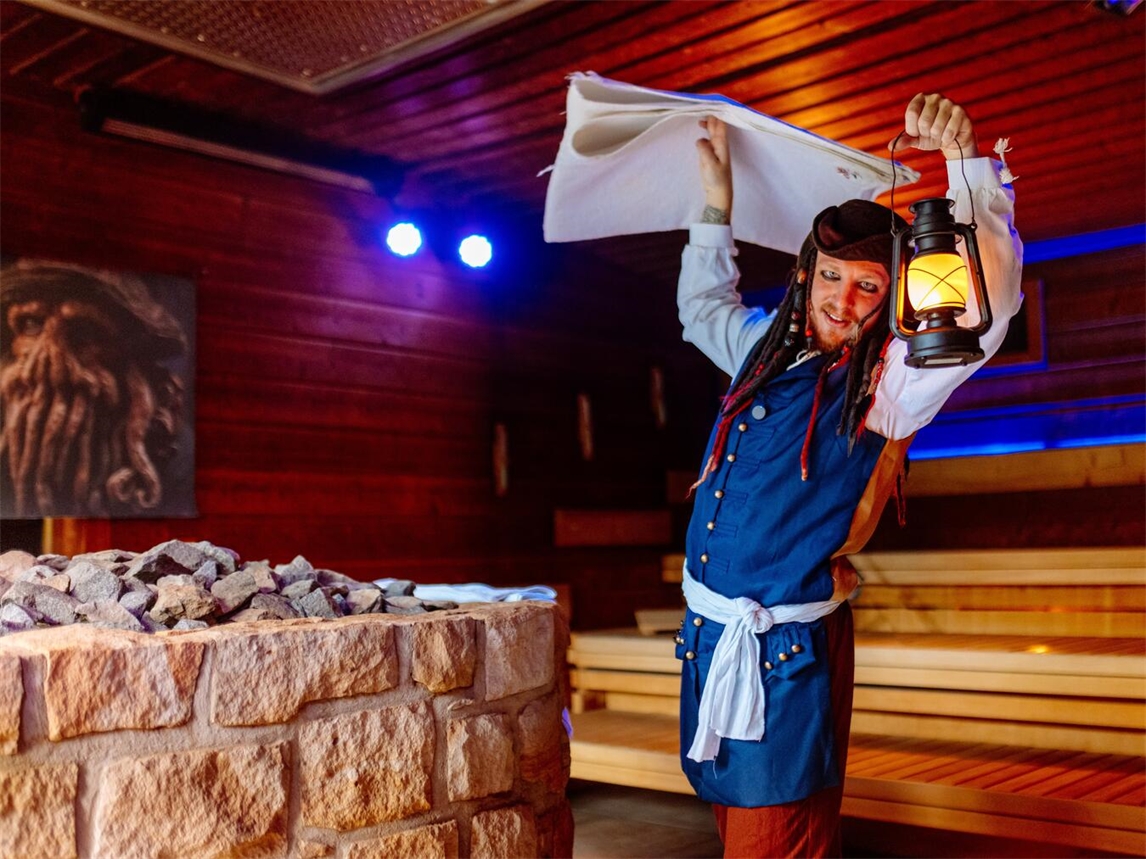 "Showaufguss beim Festival am 26./27. September, Sauna-Event, EGD, Aufgusszeremonie"
