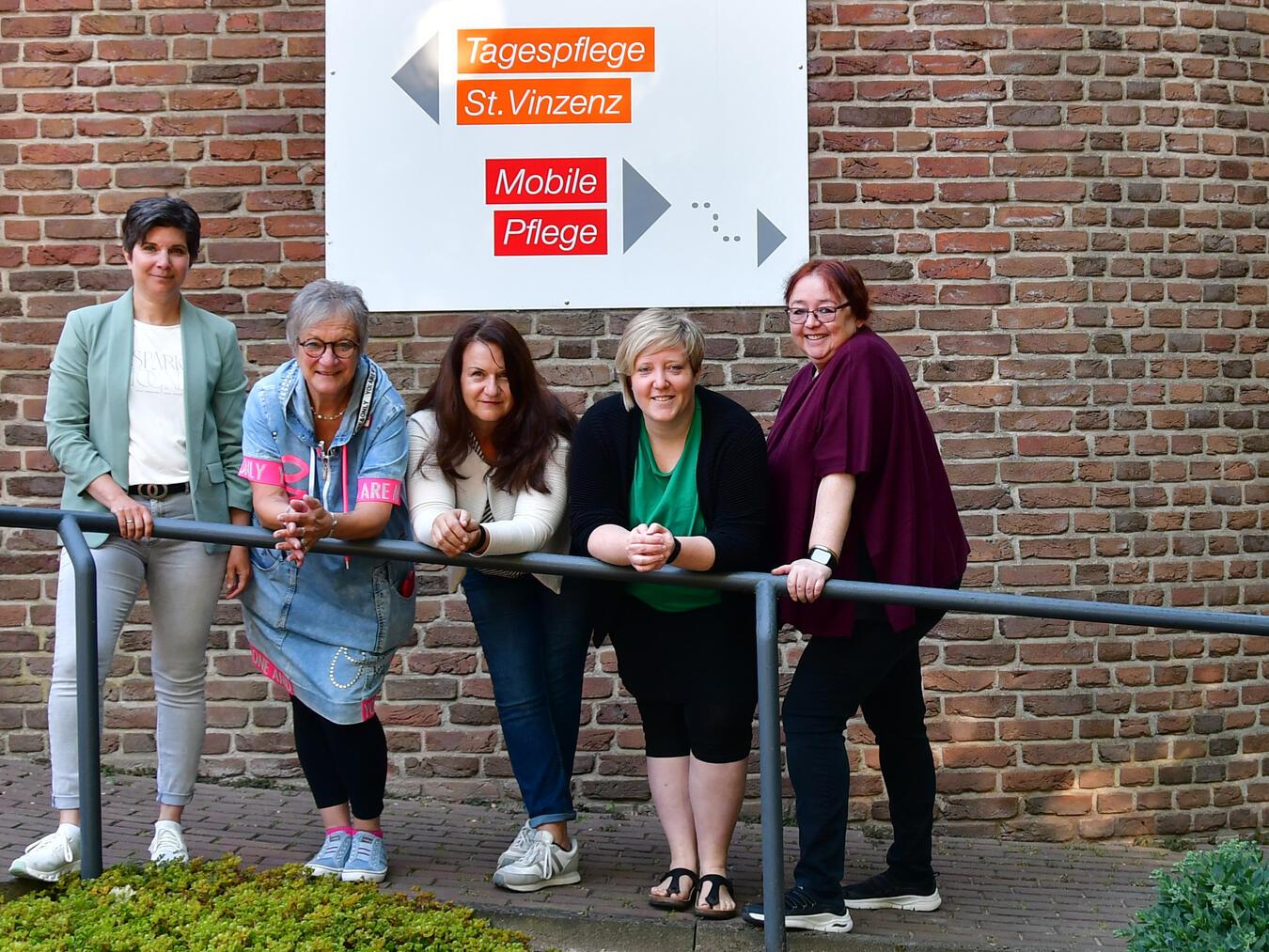 Sie freuen sich auf den Tag der offenen Tür am 14. Juni am Martinikirchgang: (v. l.) Jennifer van Holt, Petra Meiners, Alexia Meyer, Julia Lamers und Anne Huth. Foto: CV Kleve