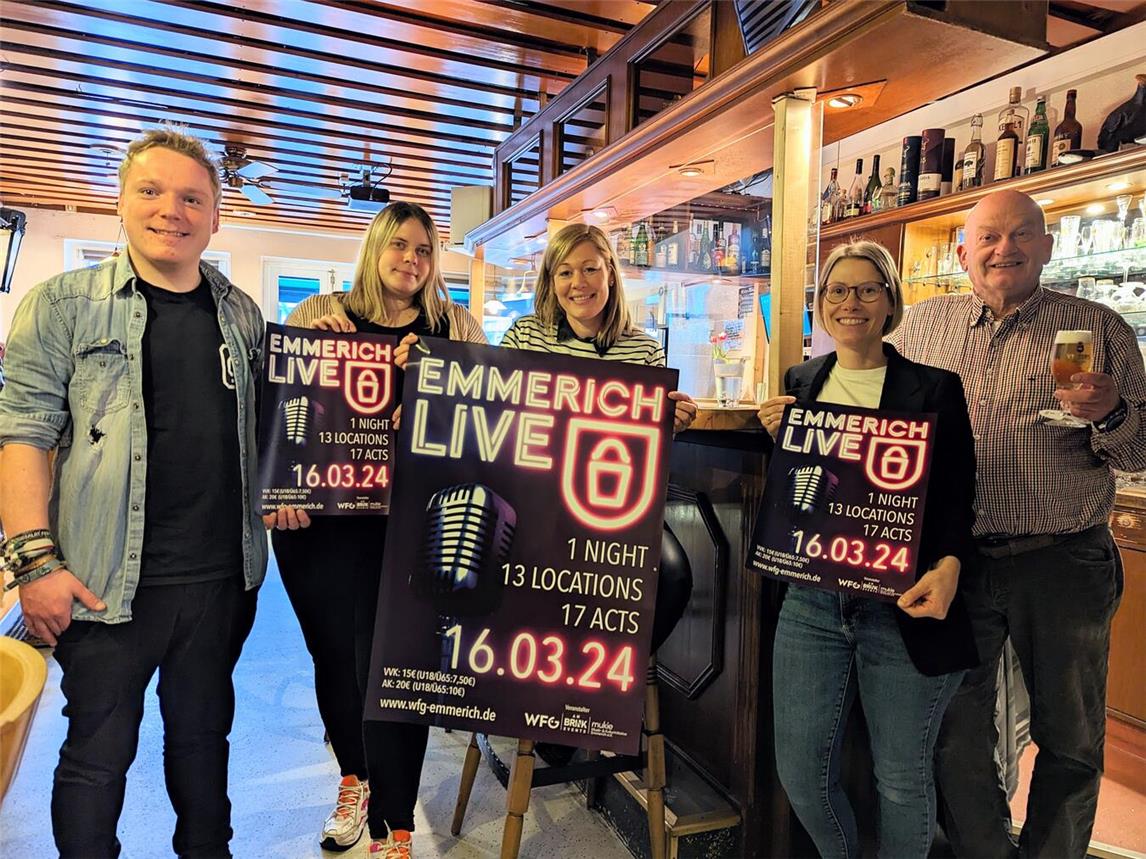 Sie freuen sich auf die diesjährige Kneipennacht in Emmerich: (v. l.) Marcel Janßen, Patricia Hell, Verena van Niersen, Sara Kreipe (alle WfG) und Horst Welling (Gaststätte Zum Raben).NN-Foto: JK